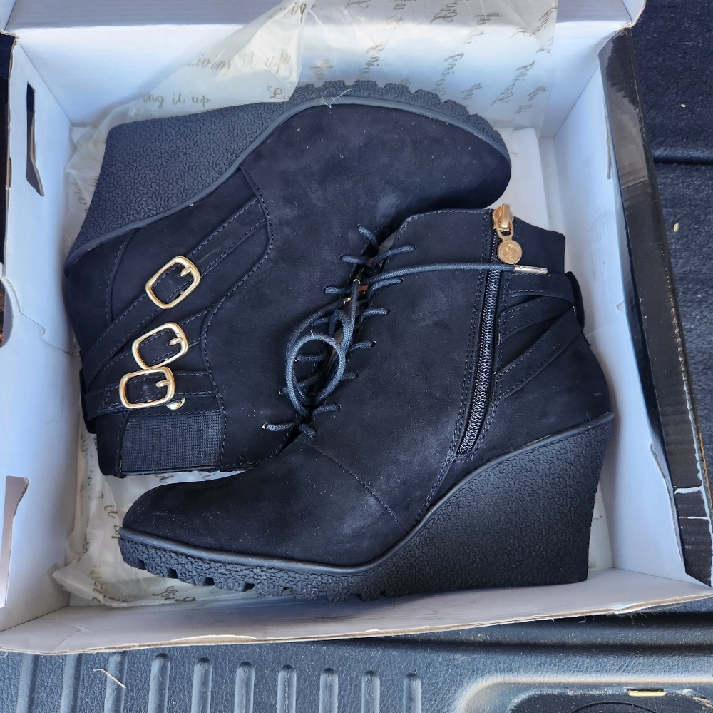 Wedge boots black